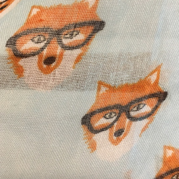 Cute fox pattern scarf - Picture 2 of 4